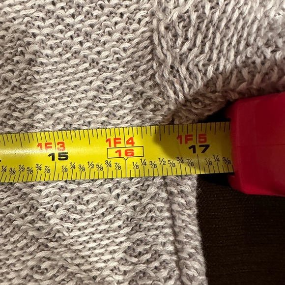 Rewind Gray Red Winter Sweater Bottom Lace Snowflakes Longer In Back SZ XS - Picture 11 of 13